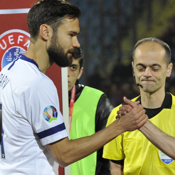 Finland&#039;s Tim Sparv, left, and Armenia&#039;s Henrikh Mkhitaryan greet each other prior the Euro 2020 group J qualifying soccer match between Armenia and Finland at the Vazgen Sargsyan Republican ...