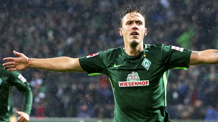 epa06339123 Bremen&#039;s Max Kruse celebrates after scoring a goal during the German Bundesliga soccer match between Werder Bremen and Hannover 96 in Bremen, Germany, 19 November 2017. EPA/SRDJAN SUK ...