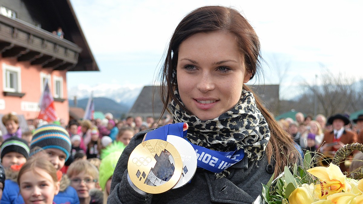 Die frisch gebackene Olympia-Siegerin Anna Fenninger bei einem Empfang auf dem Dorfplatz in ihrer Heimatgemeinde Adnet (Tennengau) am Freitag, 21. Februar 2014. KEYSTONE/APA-FOTO: BARBARA GINDL