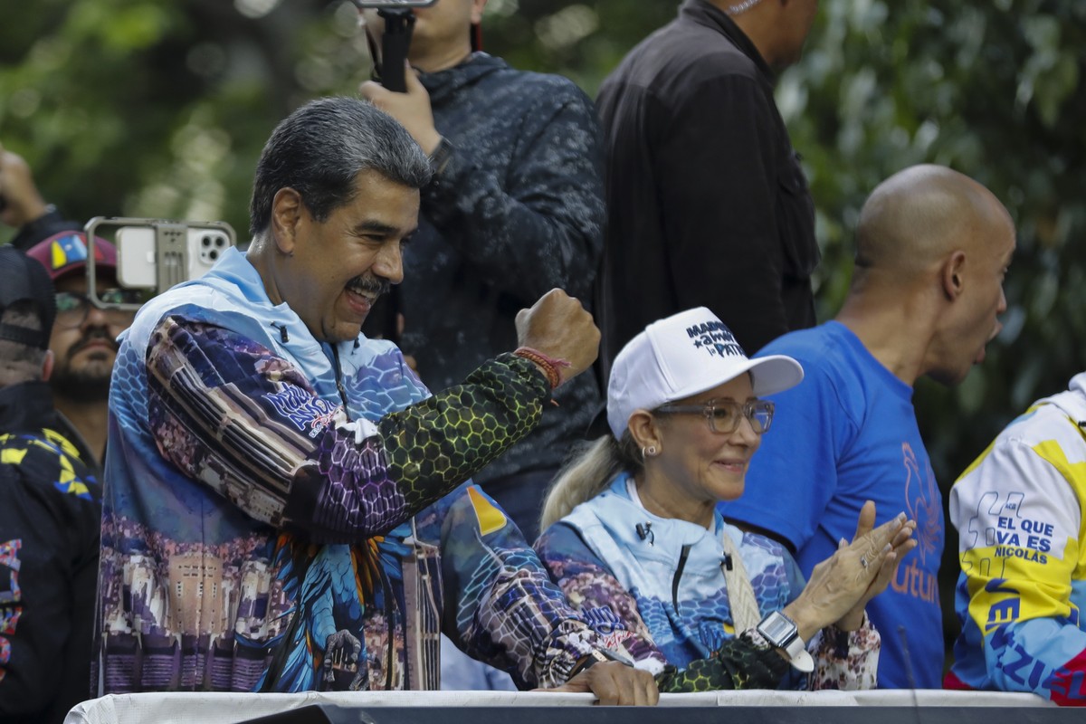 President Nicolas Maduro gestures to the crowd during a rally launching the official presidential campaign season, in Caracas, Venezuela, Thursday, July 4, 2024. Venezuelans head to the polls on July  ...