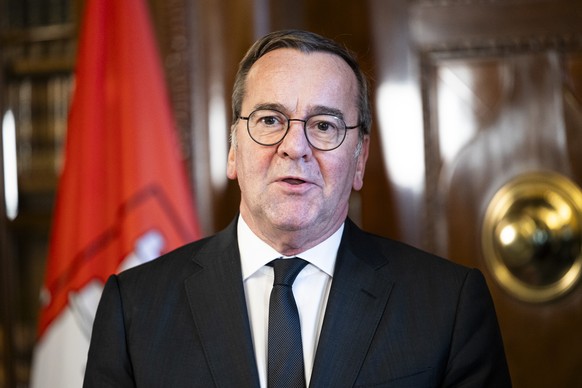 12.11.2024, Niedersachsen, Hannover: Boris Pistorius (SPD), Bundesminister der Verteidigung, spricht im Neuen Rathaus, nachdem er sich anl�sslich vom feierlichen Gel�bnis zum 69. Gr�ndungstag der Bund ...