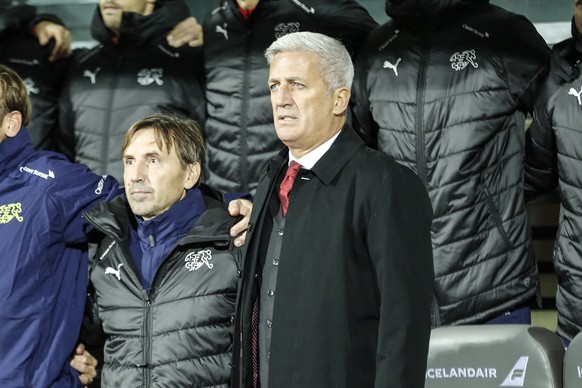 epa07095998 Switzerland&#039;s coach Vladimir Petkovic (R) during the UEFA Nations League soccer match between Iceland and Switzerland at the Laugardalsvoellur stadium in Reykjavik, Iceland, 15 Octobe ...