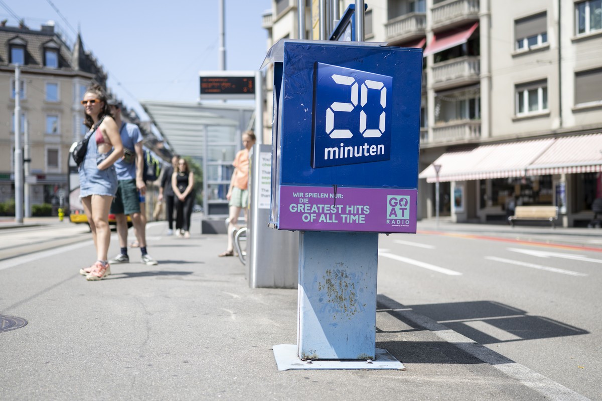 Sicht auf eine Zeitungsbox mit Printausgaben der Pendlerzeitung 20 Minuten, am Dienstag, 17. Juni 2025, in Zuerich. Wie der Herausgeber TX-Group heute informiert wird die Printausgabe von 20 Minuten p ...