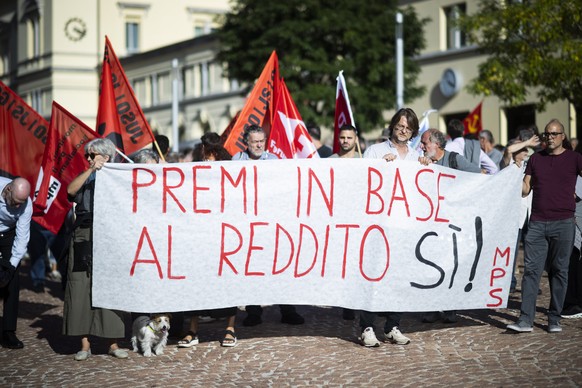 Demonstration gegen die Erhoehungen der Krankenkassenpraemien am Samstag, 07. Oktober 2023 in Bellinzona. (KEYSTONE/Ti-Press/Alessandro Crinari)