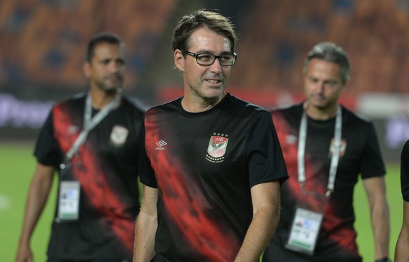 epa08609642 Al Ahly coach Rene Weiler (L) during the Egyptian Premier League soccer match between Al-Ahly and Aswan, in Cairo, Egypt, 17 August 2020. EPA/Mohamed Hossam