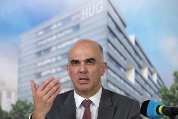 Swiss Interior Minister Alain Berset attends a news conference on the pandemic of the coronavirus COVID-19, after meeting with the HUGÕs medical staff and visiting the emergency department, at the Gen ...