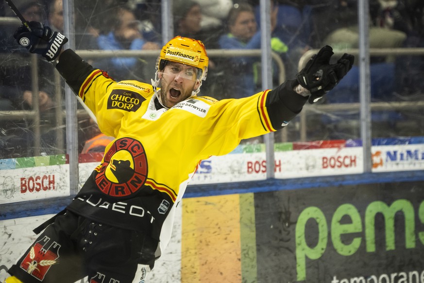 Bern&#039;s Postfinance Top Scorer Christopher DiDomenico celebrates the 2-4 goal during the preliminary round game of National League A (NLA) Swiss Championship 2022/23 between, HC Ambri Piotta again ...