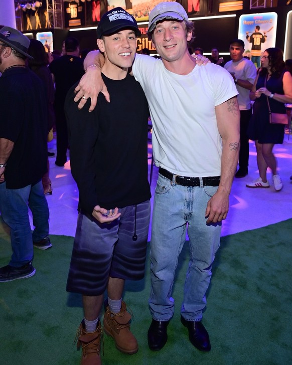 Ethan Cutkosky und Jeremy Allen White

https://www.instagram.com/p/DMall8xOAI4/?hl=en