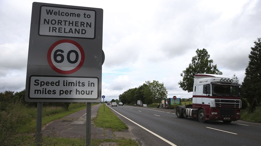 Heute ist die inner-irische Grenze lediglich durch Schilder wie dieses markiert.