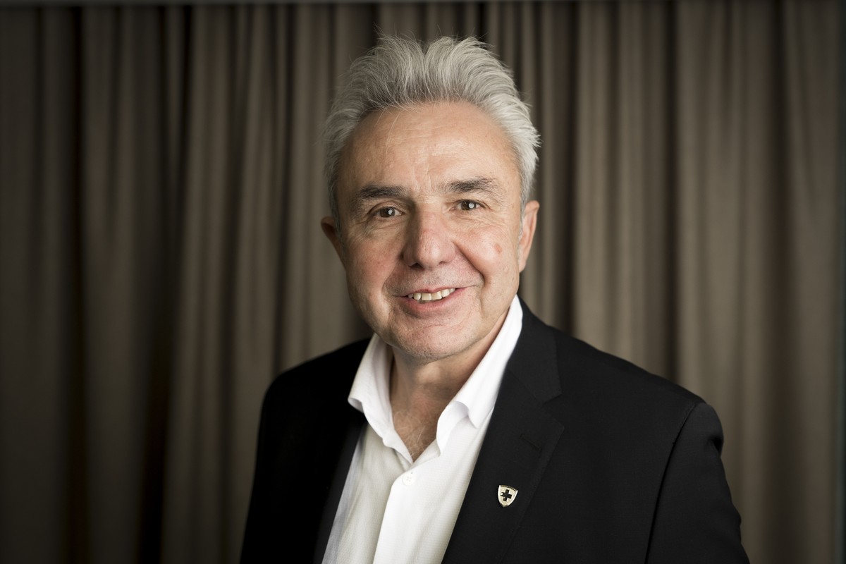 CAPTION CORRECTION: CORRECTS NAME AND FUNCTION ON THE 9 PREVIOUS IMAGES TO - Urs Kessler, Praesident der Swiss Ice Hockey Federation posiert fuer ein Portrait nach der Medienkonferenz der Swiss Ice Ho ...