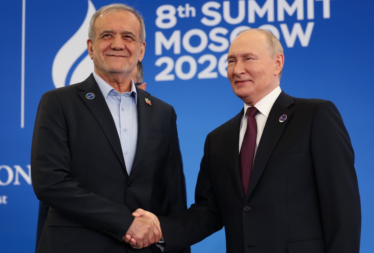 epa13334376 Russian President Vladimir Putin shakes hands with Iranian President Masoud Pezeshkian (L) during the official welcoming ceremony at the 8th Gas Exporting Countries Forum (GECF) Summit in  ...