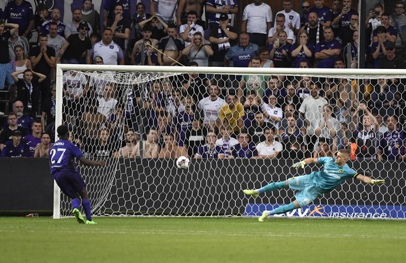 Anderlecht's Noah Sadiki, left, scores during a penalty shootout for the Europa Conference League playoffs, second leg, soccer match between Anderlecht and Young Boy's at Anderlecht stadium in Brussel ...