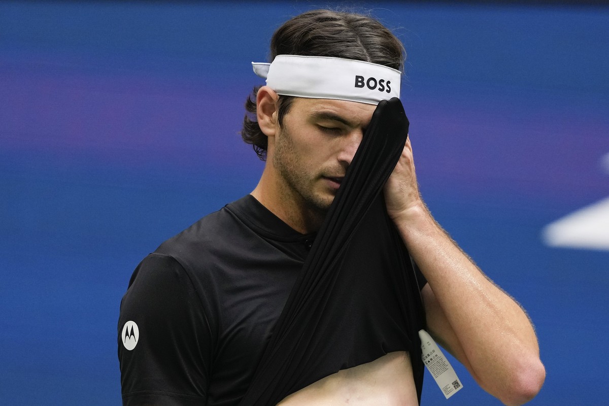 Taylor Fritz, of the United States, wipes sweat from his face in the third set against Jannik Sinner, of Italy, during the men's singles final of the U.S. Open tennis championships, Sunday, Sept. ...