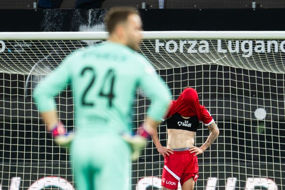 From left Torhueter Niklas Steffen (FCT) and Marc Gutbub (FCT), to end the Super League soccer match FC Lugano against FC Thun, at the Cornaredo Stadium in Lugano, Saturday, April 04, 2026. .(KEYSTONE ...