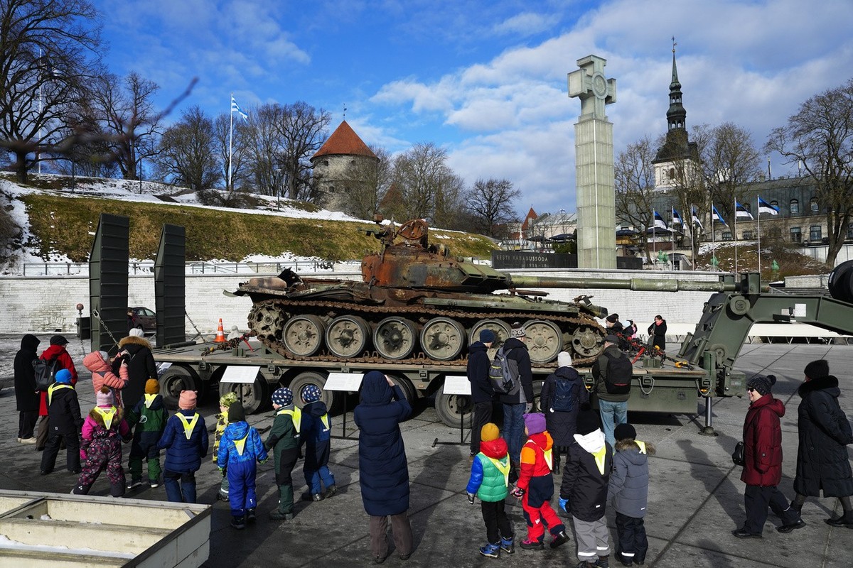 People look at a destroyed Russian T-72B3 tank installed as a symbol of the Russia Ukraine war to mark the first anniversary of Russia's full-scale invasion of Ukraine, in Freedom Square in Talli ...