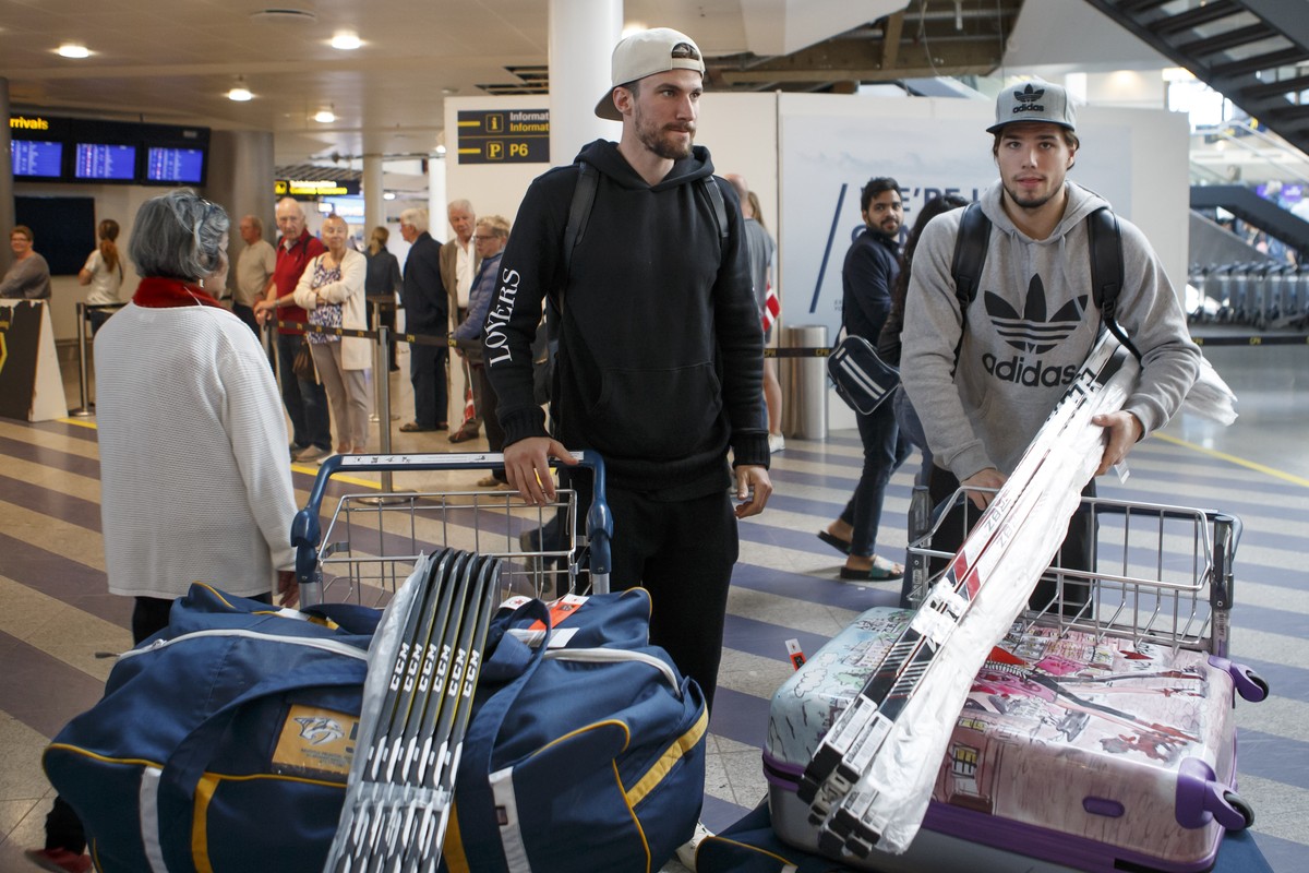 Switzerland's players defender Roman Josi, left, and forward Kevin Fiala, right, arrive to airport for take part to the IIHF 2018 World Championship, in Copenhagen, Denmark, Sunday, May 13, 2018. ...