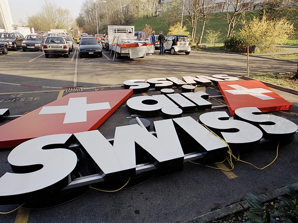 Der Swissair-Liquidator hat sich mit ehemaligen Verantwortlichen der 2001 zusammengebrochenen Fluggesellschaft geeinigt. 29 ehemalige Organe zahlen insgesamt 2,75 Millionen Franken an die Nachlassgese ...