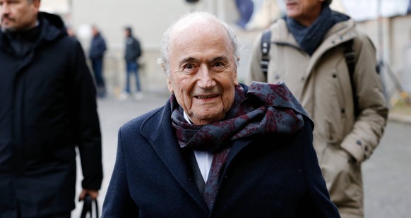 Bilder des Jahres 2019, Sport 12 Dezember Sport Bilder des Tages 13.12.2019 Z�rich , SCHWEIZ , Gedenkfeier f�r Fussball Legende K�bi Kuhn Grossm�nster Z�rich Im Bild : Ex FIFA Pr�sident Sepp Blatter * ...