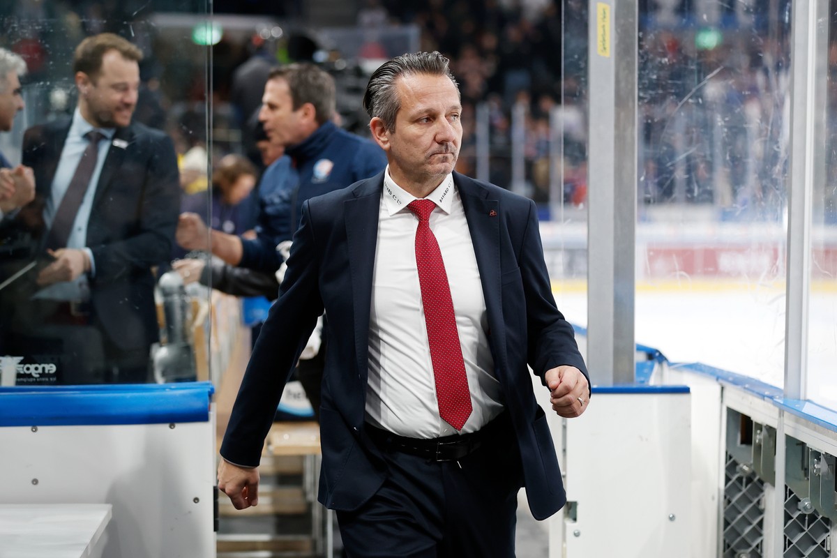 Head Coach Marco Bayer (ZSC) nach dem Meisterschaftsspiel der National League zwischen den ZSC Lions und dem EHC Kloten, am Samstag, den 01. Maerz 2025 in der Swiss Life Arena in Zuerich. .(KEYSTONE/M ...
