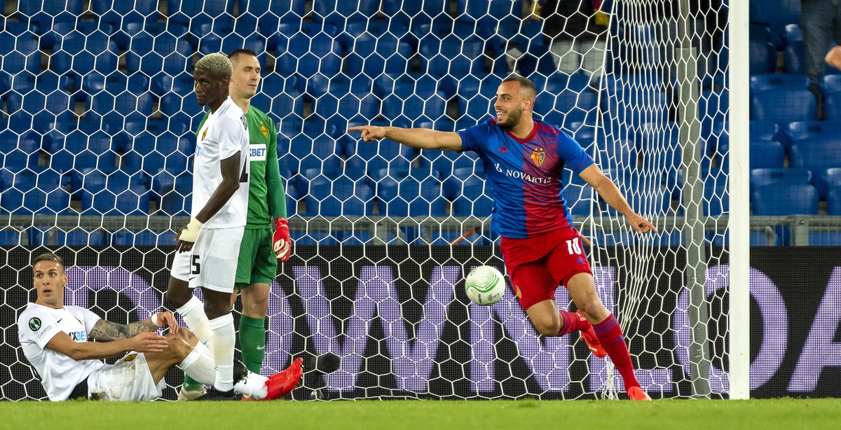 epa09498403 Basel's Arthur Cabral (R) celebrates after scoring the 1-0 lead during the UEFA Europa Conference League group stage soccer match between FC Basel and Kairat Almaty at the St. Jakob-P ...