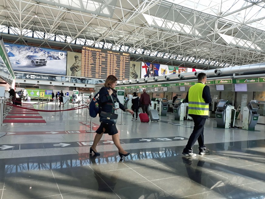 epa08278193 Significantly fewer passengers than usual gather at the Fiumicino Airport, near Rome, Italy, 08 March 2020. The Italian authorities have taken the drastic measure of shutting off the entir ...