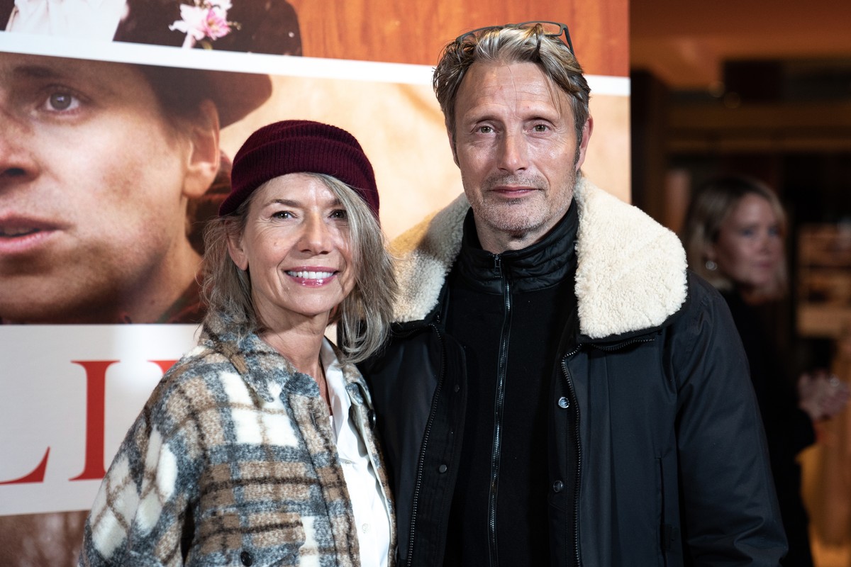 epa08776333 Danish actor Mads Mikkelsen (R) and his wife Hanne Jacobsen attend the premiere of the film 'Falling' by Danish-US actor Viggo Mortensen in Copenhagen, Denmark, 26 October 2020.  ...
