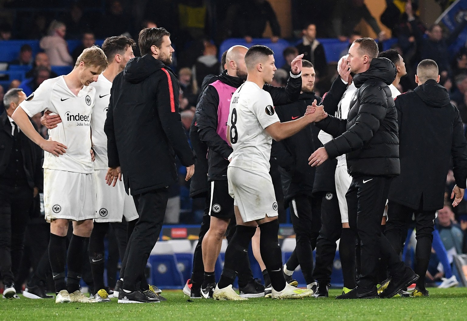 epa07559630 Eintracht Frankfurt players Martin Hinteregger (L), Luka Jovic (C) and teammates after the UEFA Europa League semi final 2nd leg match between Chelsea FC and Eintracht Frankfurt in London, ...