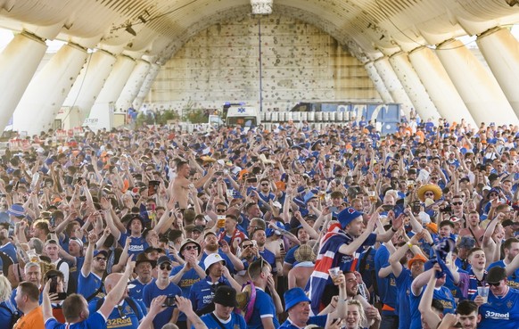 epa09955988 Rangers fans gather in central Seville, Spain, 18 May 2022, prior to the UEFA Europe League final between Eintracht Frankfurt and Glasgow Rangers. EPA/Diego Tavero