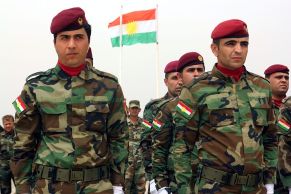 epa04707169 Kurdish Peshmerga fighters at a ceremony in the northern city of Erbil, Iraq, 16 April 2015. German and allied military trainers held a passing out ceremony on 16 April in Erbil, Iraq, for ...