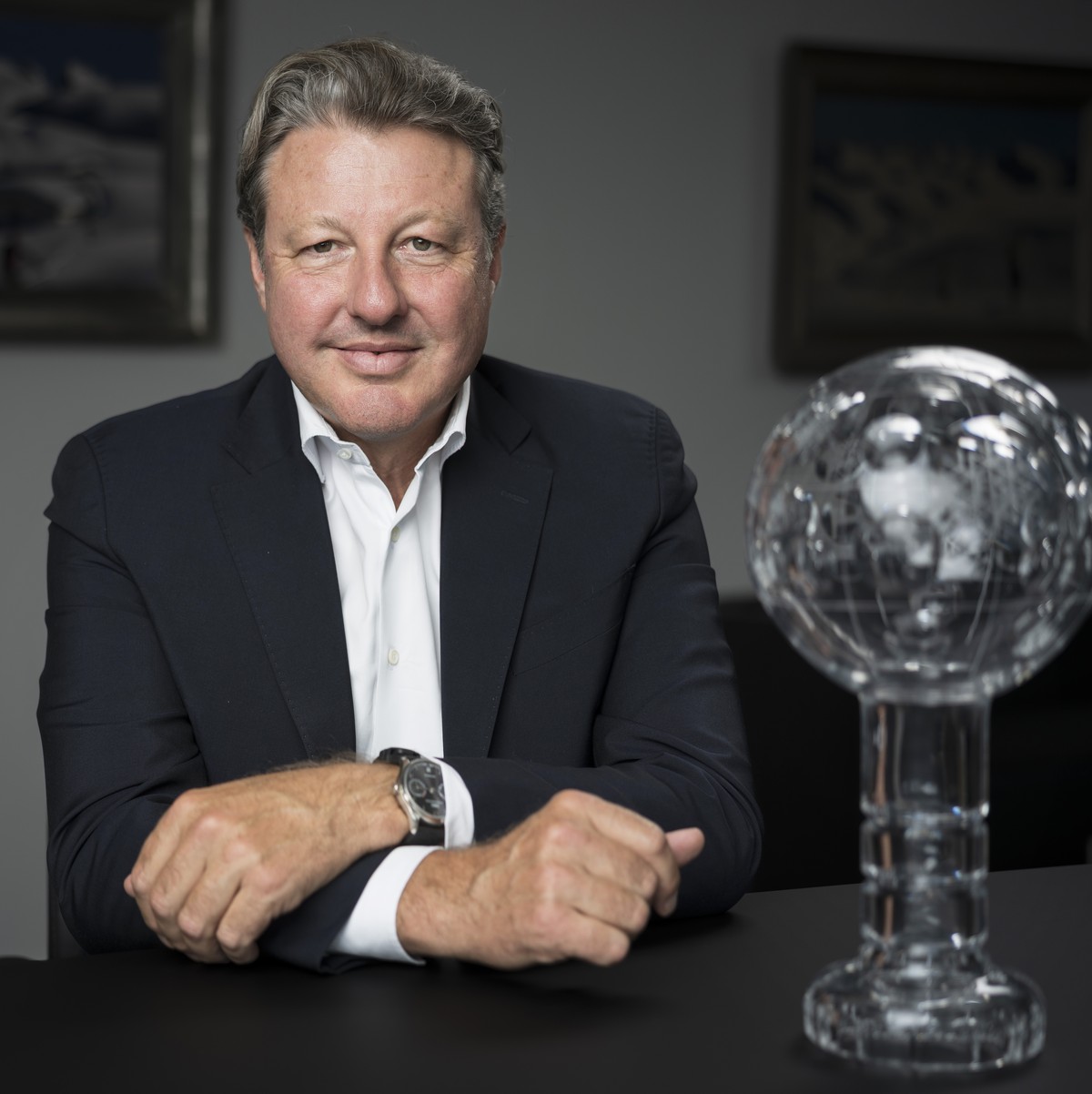 Alexander Ospelt, Praesident des internationalen Ski- und Snowboardverbands FIS, posiert fuer ein Portrait am Dienstag, 16. Juni 2026, am Haupsitz der FIS in Oberhofen am Thunersee. (KEYSTONE/Christia ...