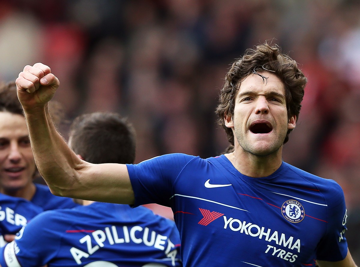 epa07534932 Chelsea's Marcos Alonso celebrates after scoring the 1-1 equalizer during the English Premier League soccer match between Manchester United and Chelsea FC in Manchester, Britain, 28 A ...