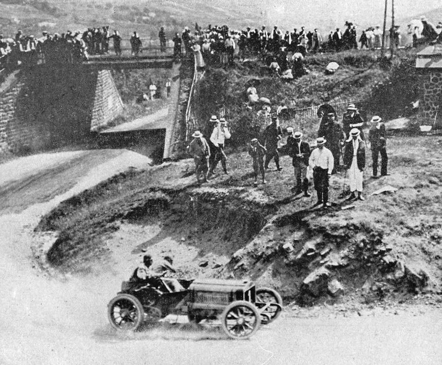 gordon bennet cup 1905 auvergne autorennen vintage retro history motorsport https://de.wikipedia.org/wiki/Gordon-Bennett-Cup_(Motorsport)#/media/Datei:Gordon_Bennett_Rennen_1905b.jpg