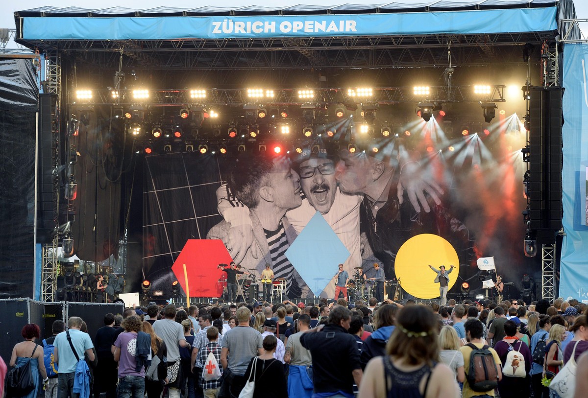 Die deutsche Hip Hop Band "Fettes Brot" bei ihrem Konzert bei ihrem Auftritt am "Zuerich Openair" am Samstag, 31. August 2013 in Ruemlang. Das Zuerich Openair dauert vom 29. August ...