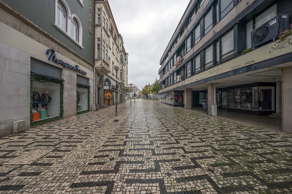 epa08820382 Braga&#039;s main shopping streets are deserted during the state of emergency curfew as part of the covid-19 containment measures, Braga, 14 November 2020. With 191 municipalities at risk  ...