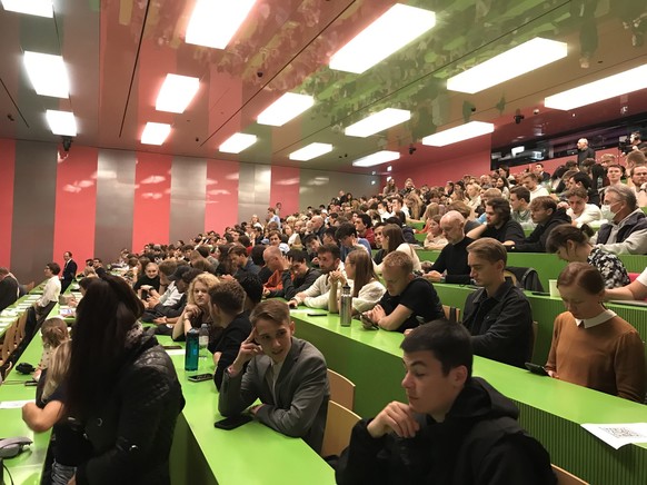 Der Andrang ist gross. Der Uni-Hörsaal ist fast gefüllt.