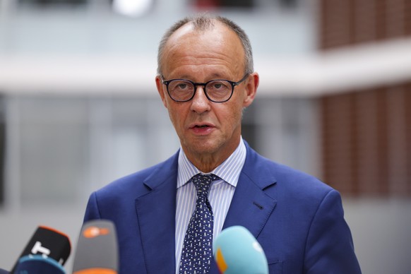 epa12373657 German Chancellor Friedrich Merz gives a statement during his visit at the Henkel AG factory in Duesseldorf, Germany, 13 September 2025. EPA/CHRISTOPHER NEUNDORF