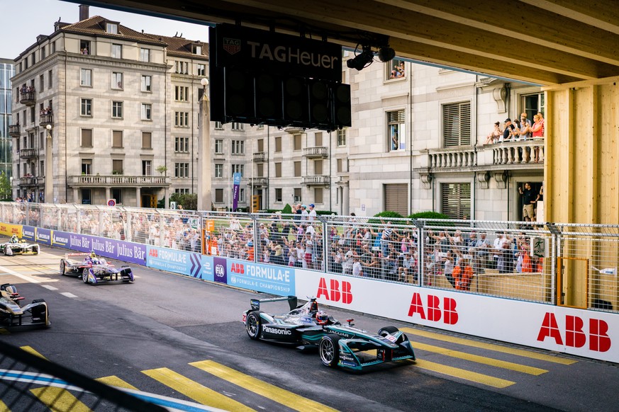 Der Neuseelaender Mitch Evans vom Team Panasonic Jaguar Racing beim Start auf der Strecke fotografiert am Formel E-Prix Zuerich, am 10. Juni 2018 in Zuerich Enge. Das Rennen findet am 10. Juni 2018 zu ...