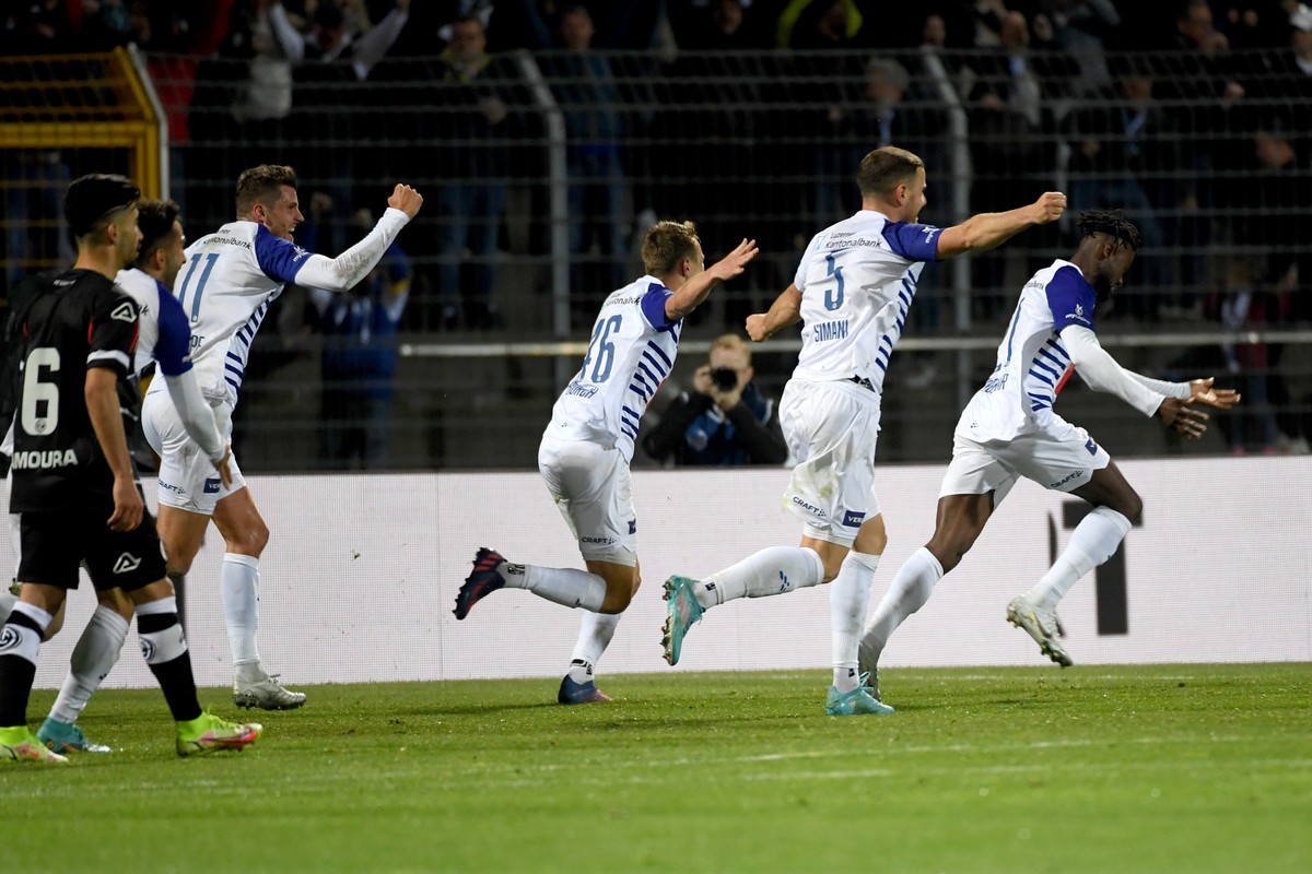 Luzern's Player Asumah Abubakar right, celebrates the 2-2 goal, during the Swiss Cup semifinal soccer match FC Lugano against FC Luzern, at the Cornaredo stadium in Lugano, Thursday, April 21, 20 ...