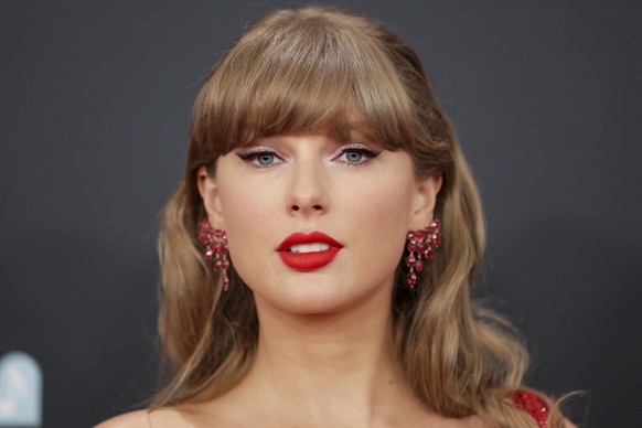 epa11871383 US singer-songwriter Taylor Swift on the red carpet for the 67th annual Grammy Awards ceremony at Crypto.com Arena in Los Angeles, California, USA, 02 February 2025. EPA/ALLISON DINNER