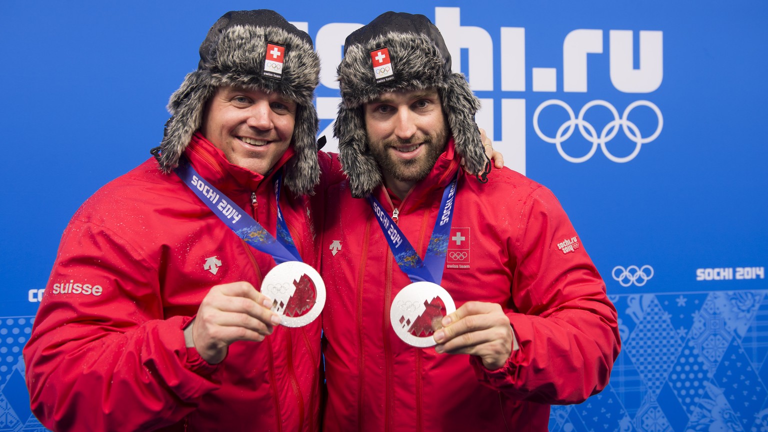 ARCHIVBILD ZUM NACHTRAEGLICHEN GEWINN DER GOLDMEDAILLE NACH DER DISQUALIFIKATION VON ALEXANDER SUBKOW --DThe two-man team from Switzerland SUI-1, with pilot Beat Hefti, left, and brakeman Alex Baumann ...