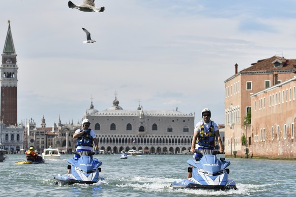 Police officers patrols the area in front of St.Mark&#039;s Square ahead of the anticipated wedding celebrations of Jeff Bezos and Lauren Sanchez, in Venice, Friday, June 27, 2025. (AP Photo/Luigi Cos ...