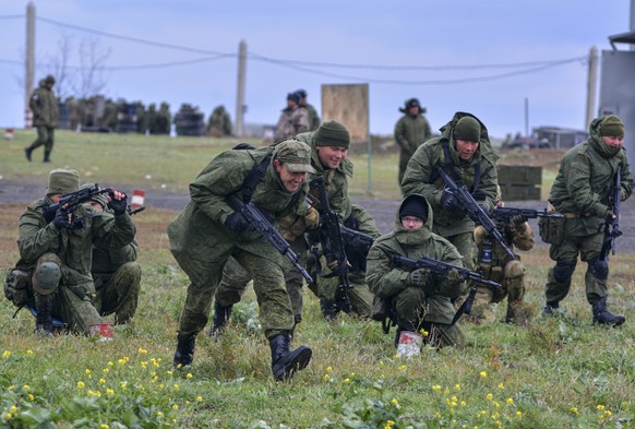 epa10257504 Russian conscripts attend a military training at a ground training range in the Rostov-on-Don region in southern Russia, 21 October 2022. Russian President Putin announced in a televised a ...