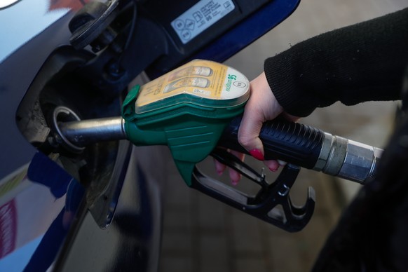 epa09812354 A woman refuels her car at a gas station in Brussels, Belgium, 09 March 2022. For several days the price of petrol and diesel have exceeded the bar of two Euro per liter. EPA/STEPHANIE LEC ...