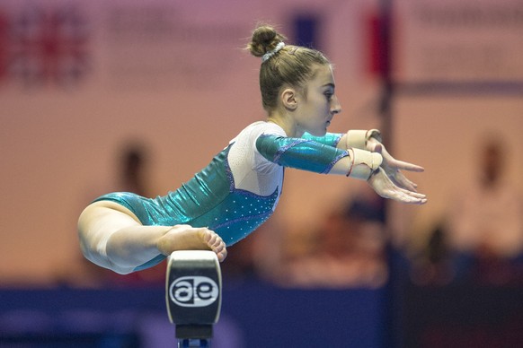 Die Schweizer Turnerin Ilaria Kaeslin bei ihrer Uebung am Swiss Cup im Zuercher Hallenstadion am Sonntag, 8. November 2015. (KEYSTONE/Urs Flueeler)

Ilaria Kaeslin of Switzerland performs during the ...