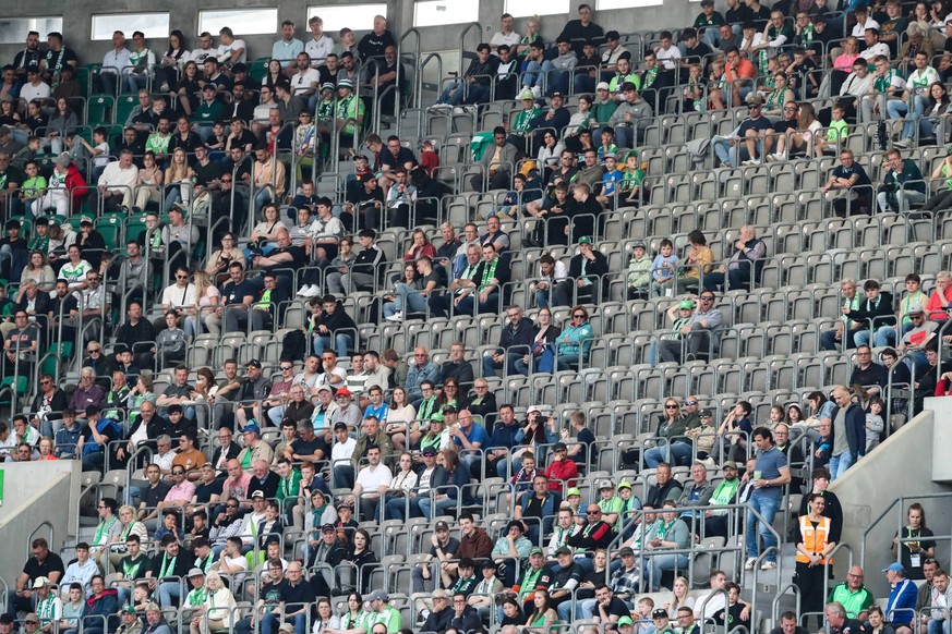 Fans und Zuschauer - 1. Fussball Bundesliga Saison 2022-2023 Punktspiel VfL Wolfsburg vs. TSG Hoffenheim in der Volkswagen Arena in Wolfsburg - Fussball,Deutschland,Mann,Männer,13.05.2023 *** Fans and ...
