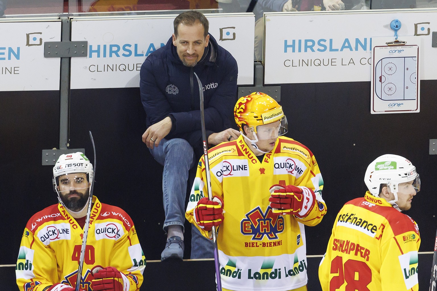 Biel&#039;s Head coach Antti Toermaenen reacts behind his players, during the fifth leg of the National League Swiss Championship final playoff game between Geneve-Servette HC and EHC Biel-Bienne, at  ...