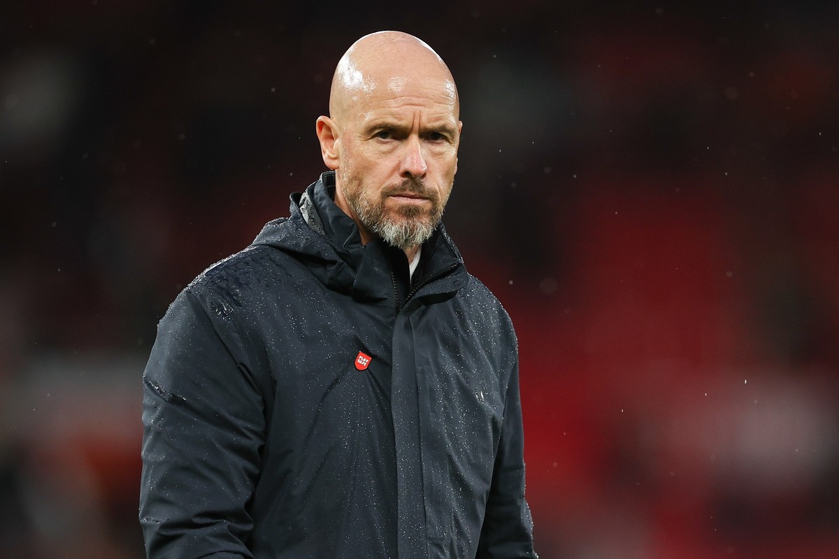 epa11632765 Manchester United manager Erik ten Hag reacts after the English Premier League soccer match between Manchester United vs Tottenham Hotspur, in Manchester, Britain, 29 September 2024. EPA/A ...