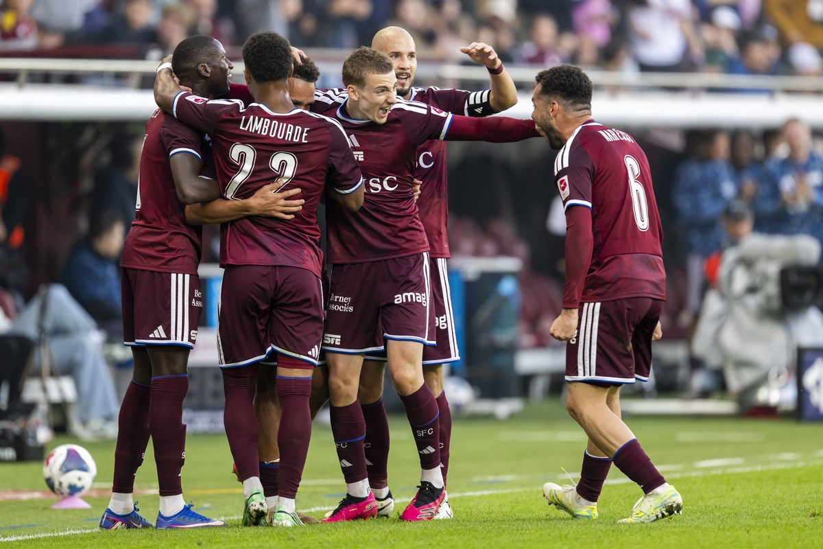 Les joueurs genevois laissent eclater leur joie, lors de la rencontre de football de Swiss Super League entre le Servette FC, SFC, et le FC Sion, SIO, ce samedi 10 octobre 2026 au Stade De Geneve a Ge ...