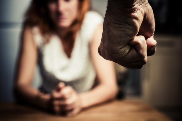 Der 14-jährige Schüler hatte im Juni im Gang des Schulhauses Hellmatt mehrfach seiner Lehrerin ins Gesicht geschlagen. So heftig, dass ihr Kiefer brach. (Symbolbild)