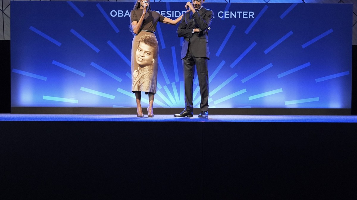 Michelle-Obama-zeigt-sich-mit-besonderem-Outfit-Das-ist-der-emotionale-Grund